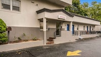 Motel 6 Tinton Falls, NJ - Neptune
