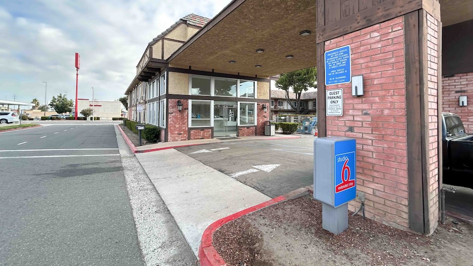 Studio 6 Corona, CA-West, C92503, Corona CA