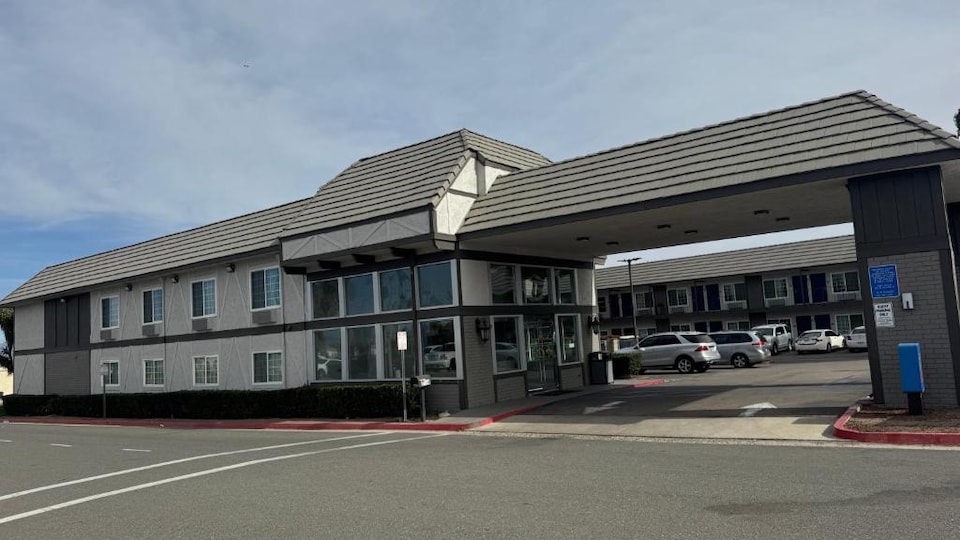 Studio 6 Corona, CA-West, C92503, Corona CA