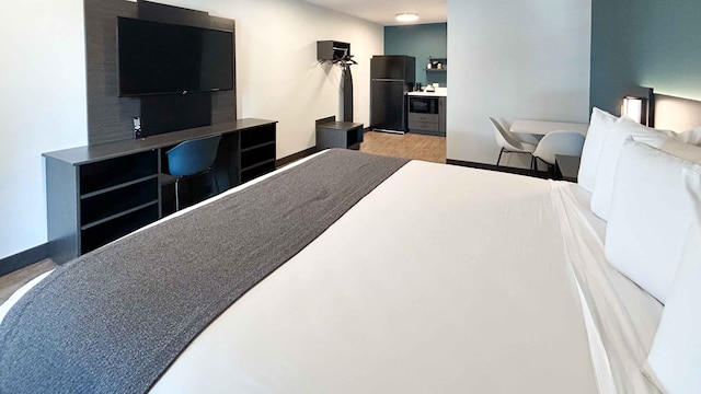 1 King Bed | Non-Smoking, Kitchen