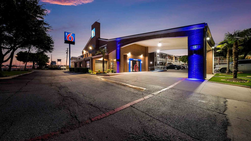 Motel 6 Plano, TX - Plano Northeast, Plano, Plano