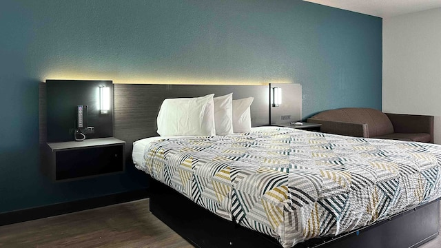 1 King Bed | Non-Smoking