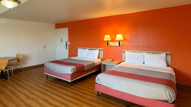 2 Full Beds | Deluxe, Mini Fridge