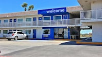 Motel 6 Corpus Christi, TX - East - North Padre Island