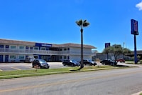Motel 6 Corpus Christi, TX - East - North Padre Island