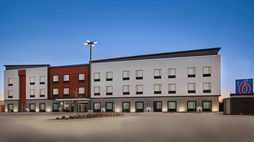 Motel 6 Dallas, TX - Methodist Charlton Medical Ctr., C75104, Dallas