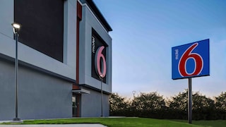 Motel 6 Dallas, TX - Methodist Charlton Medical Ctr.