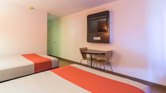 2 Queen Beds | Smoking