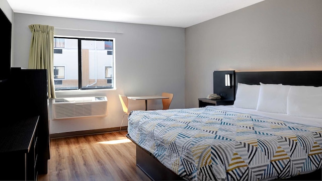 1 King Bed | Mobility Access RI Shwr Smk