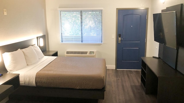 1 King Bed | Mobility Accessible RI Shower Nsmk