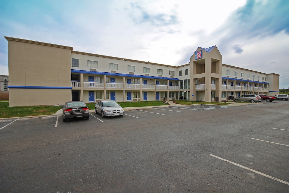Motel 6 Columbus, OH - West, C43140, Columbus OH