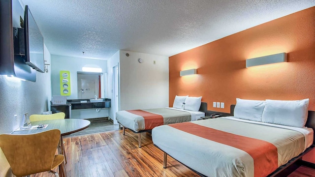 2 Full Beds | Smoking