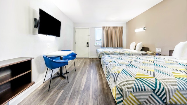 2 FULL BEDS | SMOKING