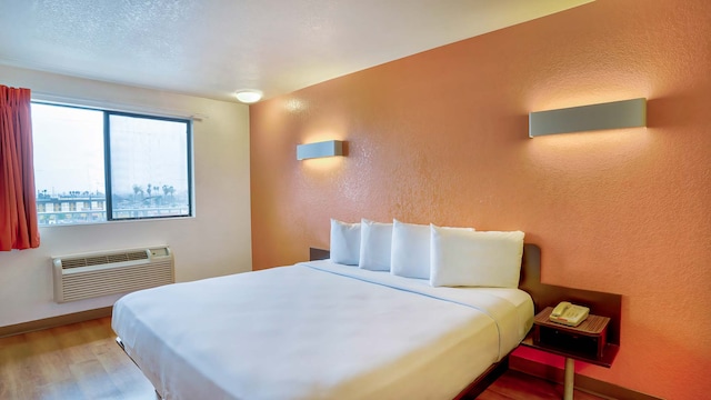 1  King Bed | ADA/RI Shower/Hearing Impaired