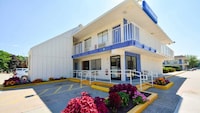 Motel 6 Windsor Locks, CT - Hartford