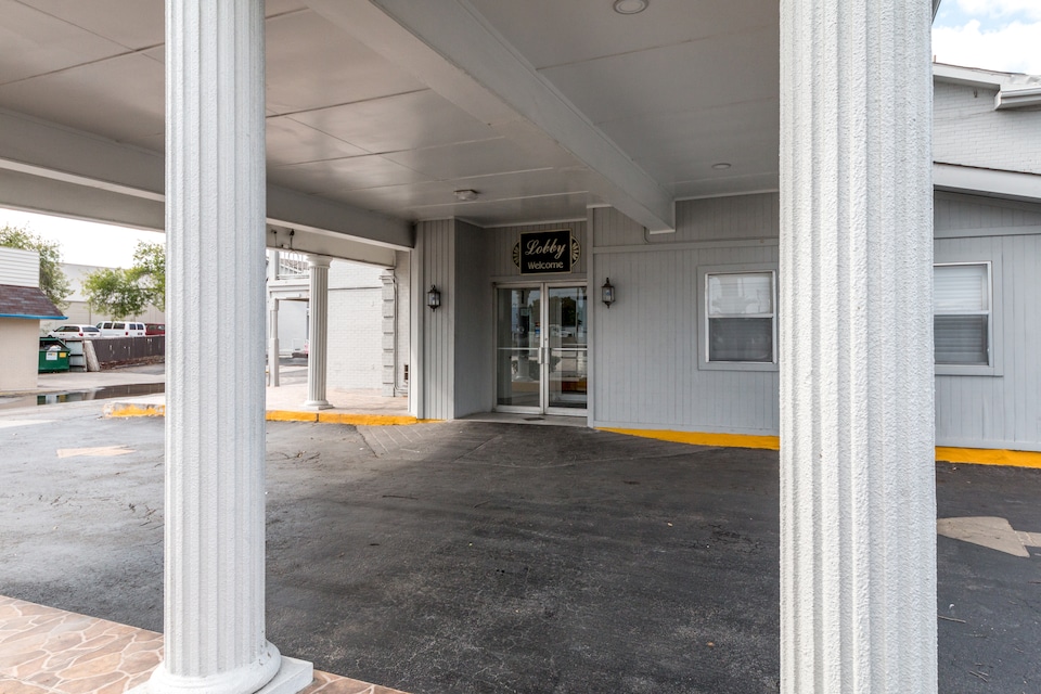 Studio 6 San Antonio, TX - Fort Sam Houston Area, C78219, San-Antonio