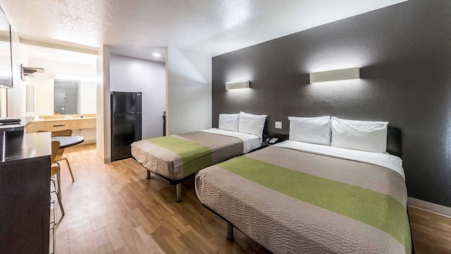 2 Full Beds | Non-Smoking, Kitchen