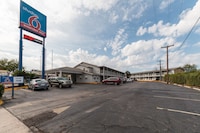 Studio 6 San Antonio, TX - Fort Sam Houston Area