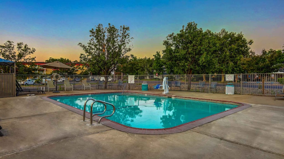 Motel 6 Red Bluff, CA, RED BLUFF, RED BLUFF