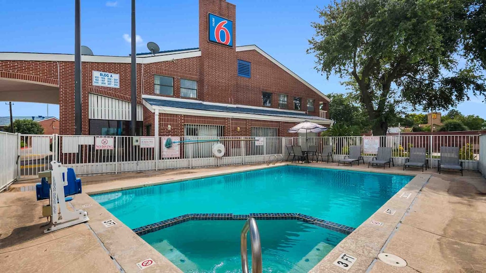 Motel 6 Houston, TX - Brookhollow, C77092, Houston