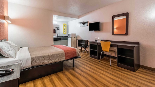 1 Queen Bed | Smoking, Micfridge