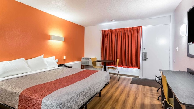 1 King Bed | Smoking, Micfridge