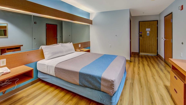 1 QUEEN BED | MOBILITY ACCESSIBLE TUB NSMK