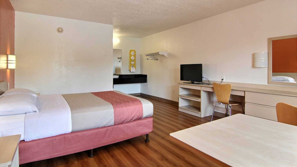 Motel 6 Middleburg Heights, OH - Cleveland, Middleburg Heights, Middleburg Heights