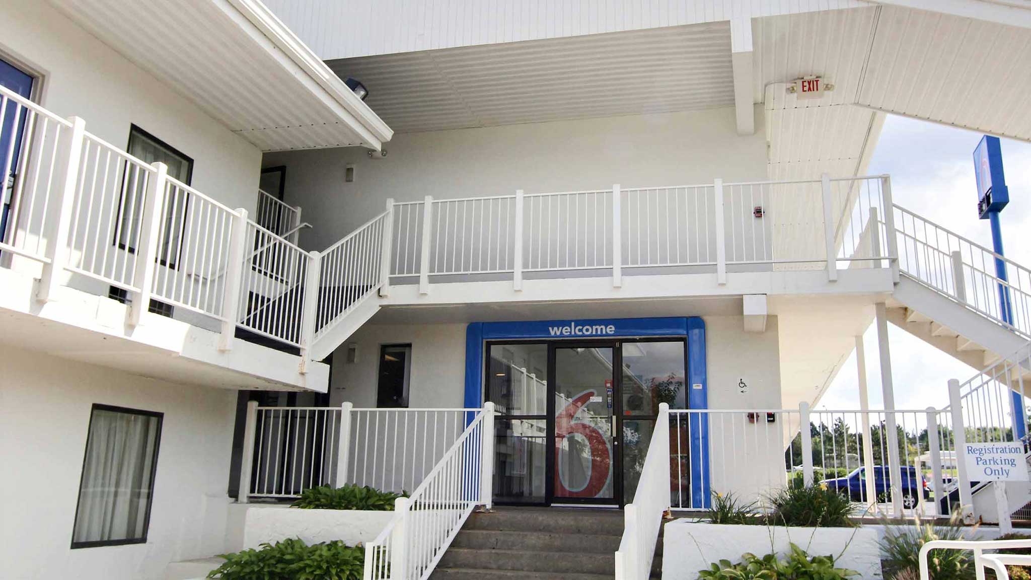 Motel 6 Middleburg Heights, OH | Cleveland Low Rates