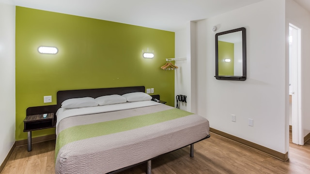 1 KING BED | NON-SMOKING