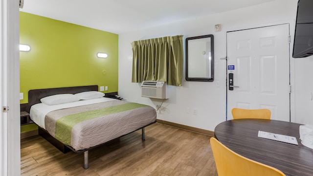 1 QUEEN BED | SMOKING