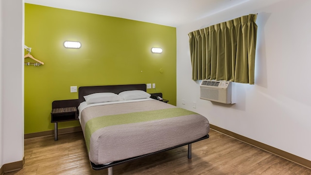 1 QUEEN BED | MOBILITY ACCESS RI SHWR NSMK