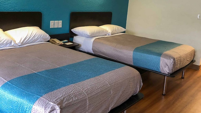 2 Full Beds | Mobility Accessible Tub Nsmk