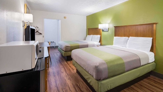 2 FULL BEDS | MOBILITY ACCESSIBLE MICFRIDGE NON-SMOKING