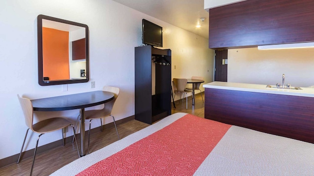 1 Queen Bed | Suite, Non-Smoking, Micfridge