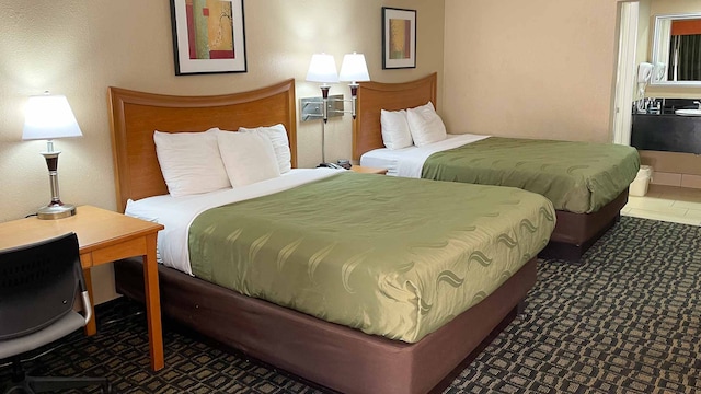 2 Queen Beds | Smoking, Micfridge