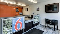 Motel 6 Spokane, WA - West