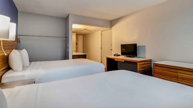 3 Queen Beds | Suite, Non-Smoking, Micfridge