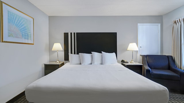 1 King Bed | Mobil Access Tub Nsmk Micfridg