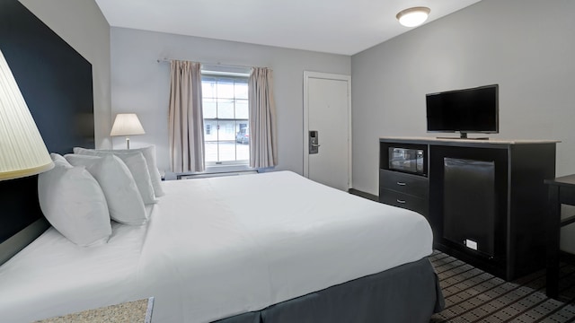 1 King Bed | Smoking, Micfridge