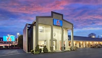 Motel 6 Washington, PA