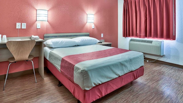 1 Queen Bed | Premium, Micfridge