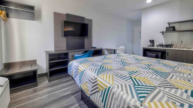 1 King Bed | Smoking, Kitchen