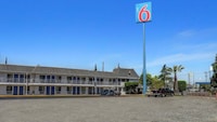 Motel 6 Fresno, CA - Belmont Ave
