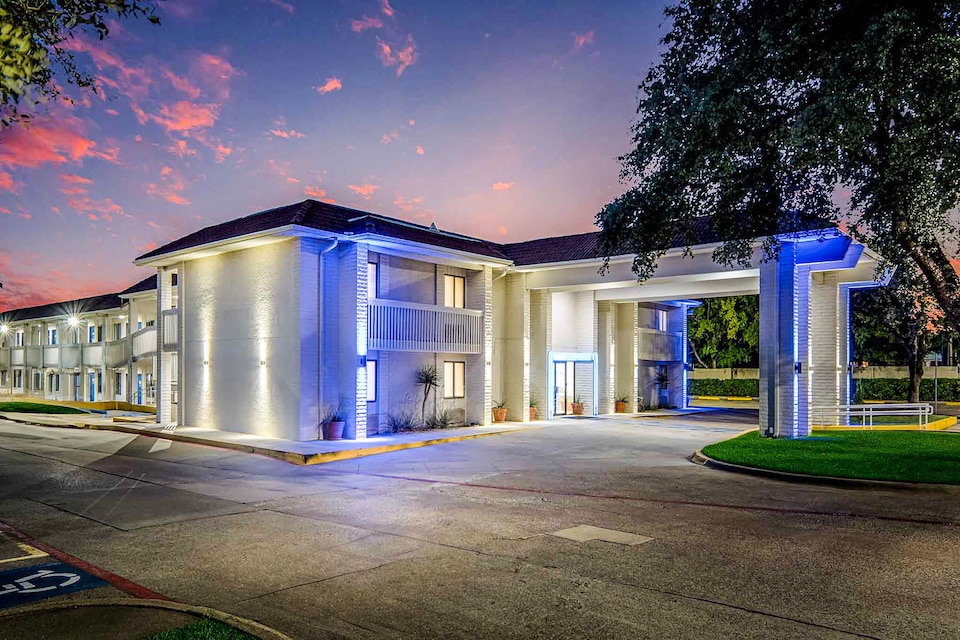 Motel 6 Addison, TX - Dallas, Addison, Addison