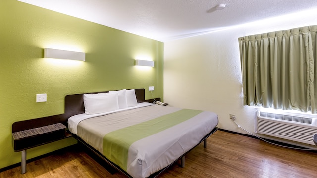 1 King Bed | Non-Smoking, Micfridge