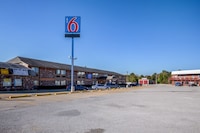 Motel 6 Troy, IL