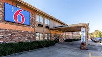 Motel 6 Troy, IL