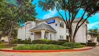 Studio 6 Arlington, TX - South - Dallas