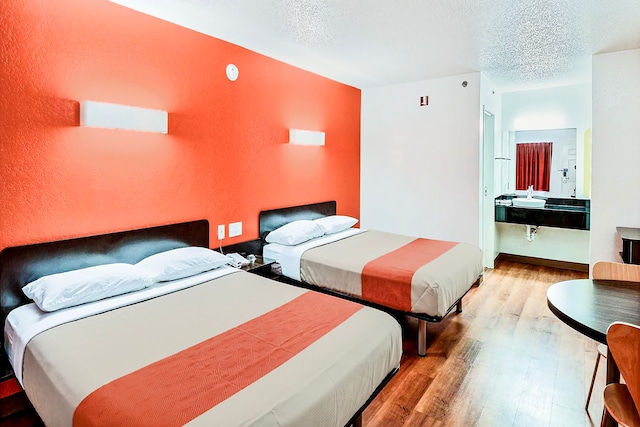 2 QUEEN BEDS | MICFRIDGE